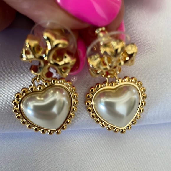 ❌Price Drop ❌NWT TORI BURCH MOTHER OF PEARL HEART DROP EARRINGS . - Picture 7 of 7